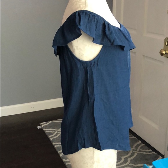 E&M Off the Shoulder Top - Picture 2 of 7